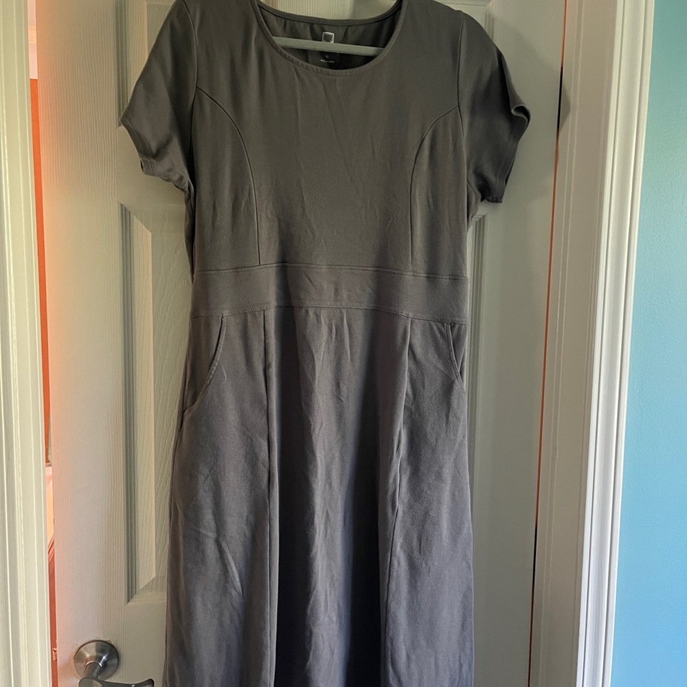 Scottevest Charcoal Midi Dress